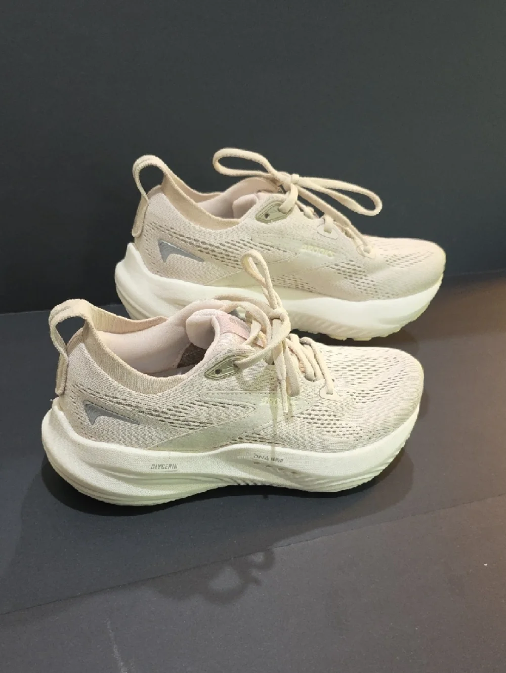 Brooks Glycerin 22 Womens Cream Lace-Up Athletic Sneakers Size 6_3